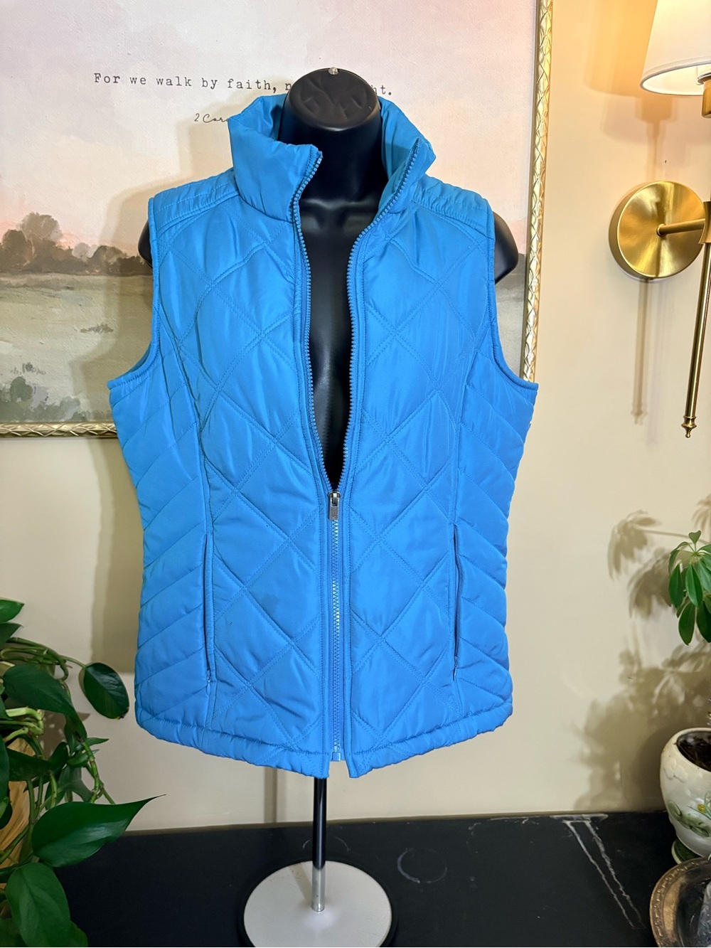 Izod Quilted Sleeveless Vest in Bright Blue